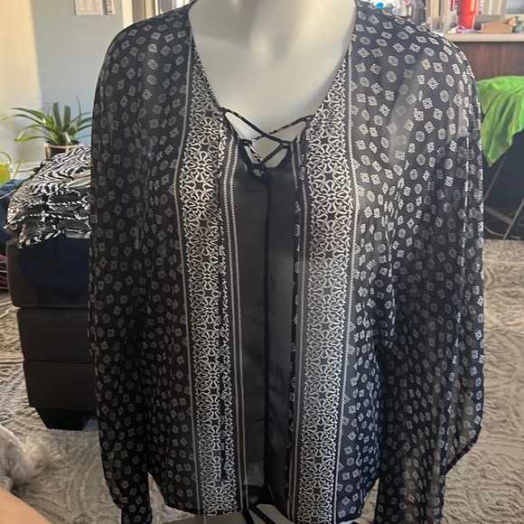 Woman’s top - Picture 1 of 4